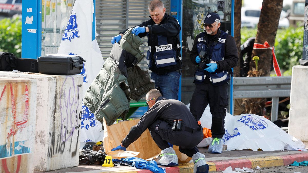 Teror na zastávce v Izraeli: dva mrtví a čtyři zranění